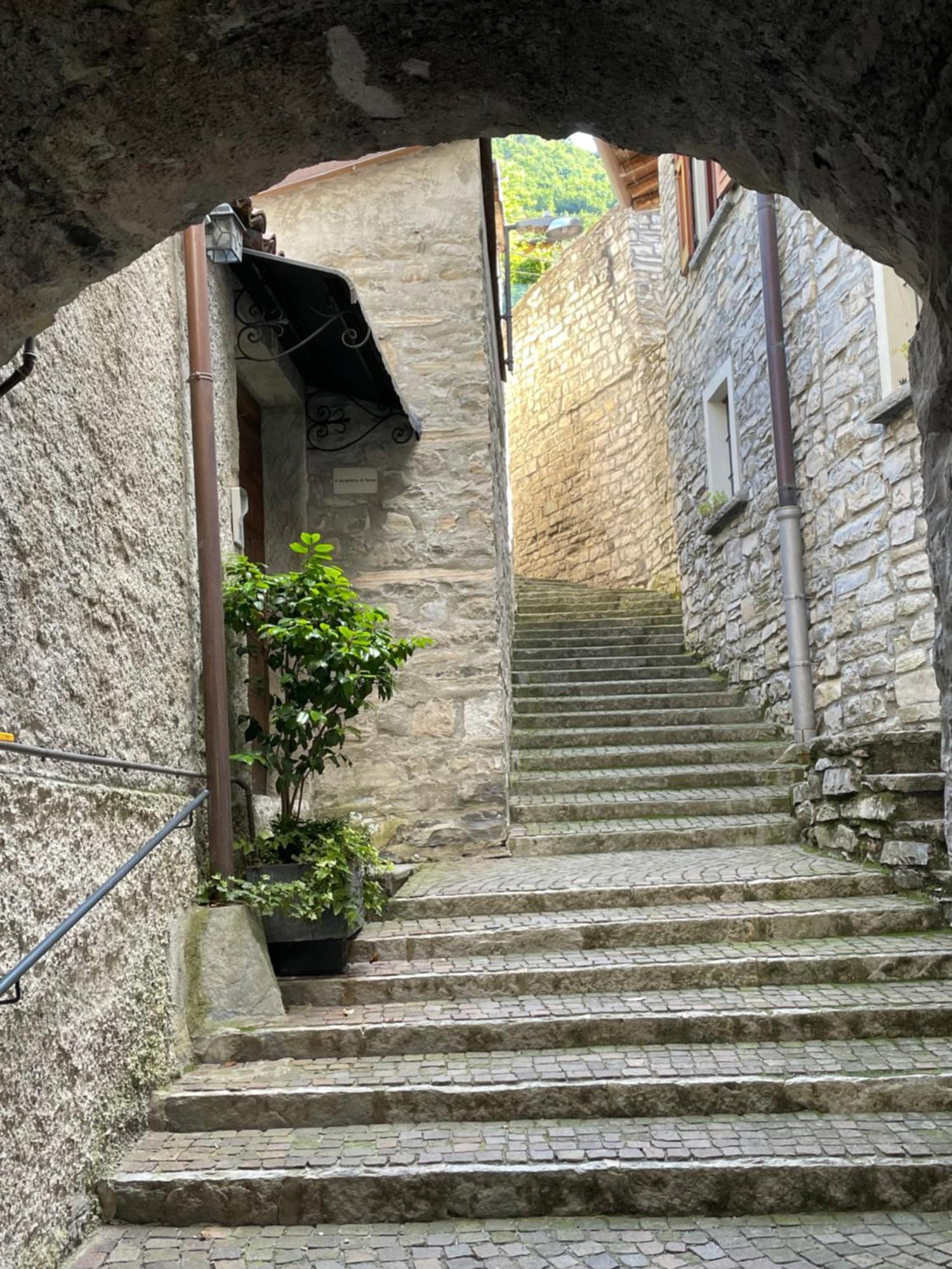 Il Borghetto Di Torno Appartement Buitenkant foto